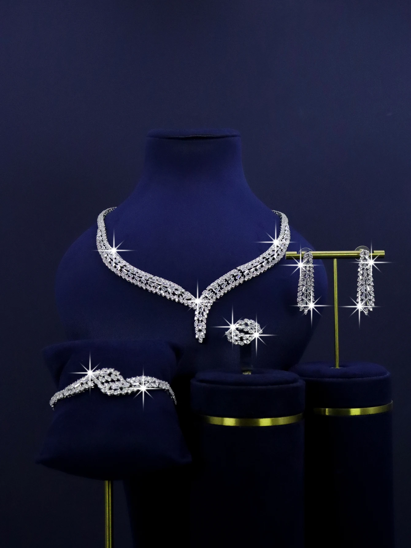 4-piece platinum plated fashion jewelry accessory necklace for Nigerian Saudi Arabian bride wedding luxury set.