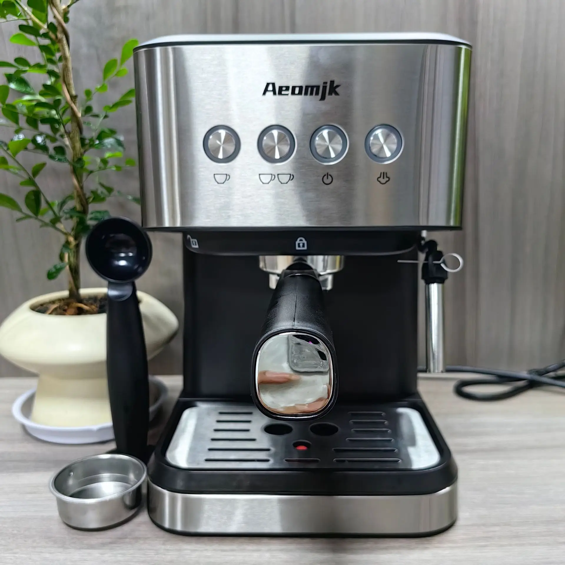 Italian semi-automatic coffee machine concentrated high pressure extraction milk brewing coffee machine