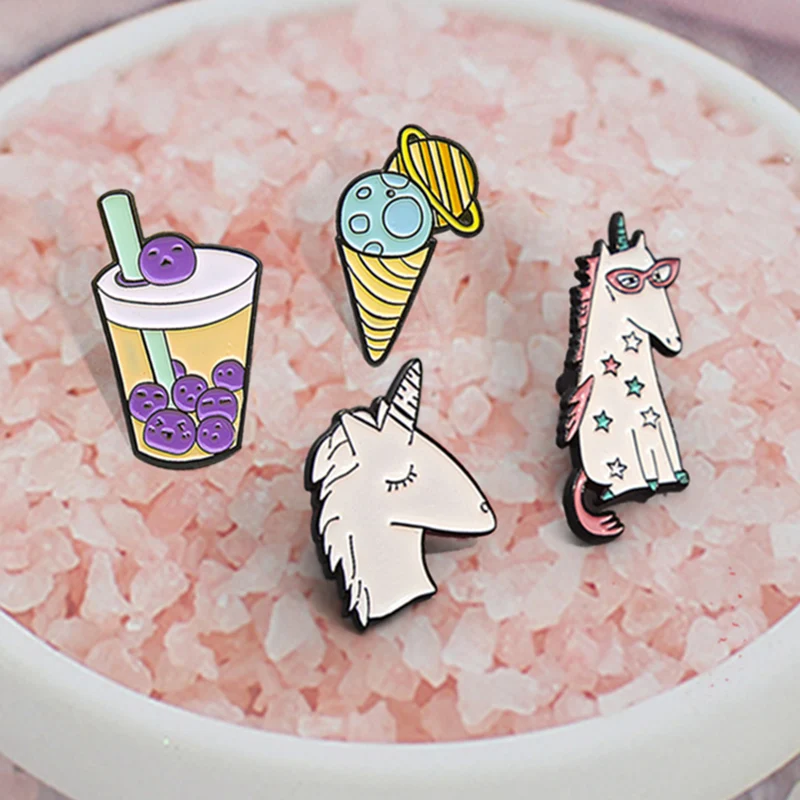 

Cartoon Ice Cream Brooch Enamel Pin Planet Sweet cone Dessert Fruit juice Drinks Brooches Lapel Badge Gift for Friends Wholesale