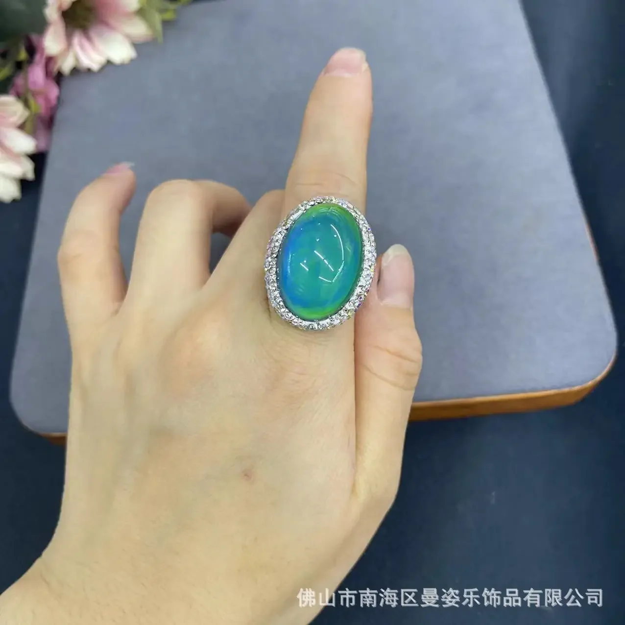 Warm stone clay inlaid with live color retention ring French vintage hot-selling star bright jewelry wholesale
