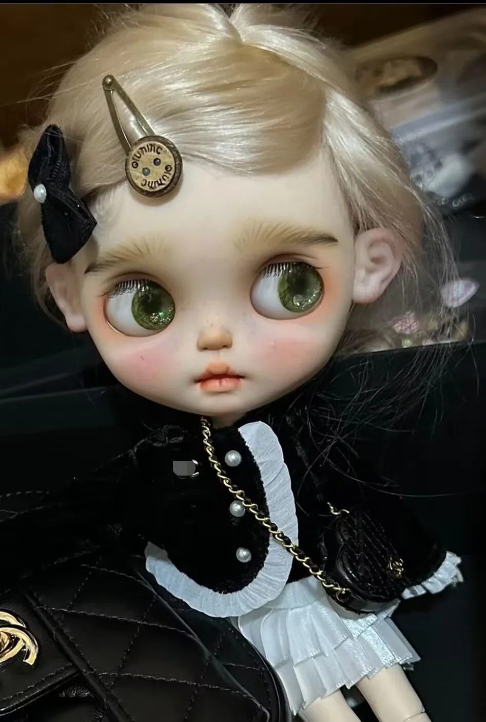 BJD Customized Blyth doll  by handmade  Jointed body  selling doll and  clothes (not ear and shoes) Hair is similar