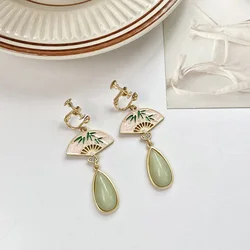 Chinese Style Han Costume Palace Earrings No Piercing Vintage Resin Green Stone Fan Shaped Clip on Earrings for Women Gifts
