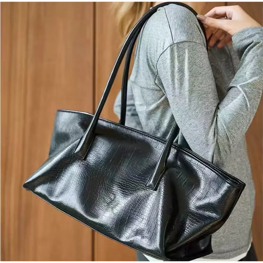New Korean Trendy Y2K Black Shoulder Bag Crocodile Grain Pattern PU Leather Tote Bag Large Capacity Commute Travel Daily Handbag
