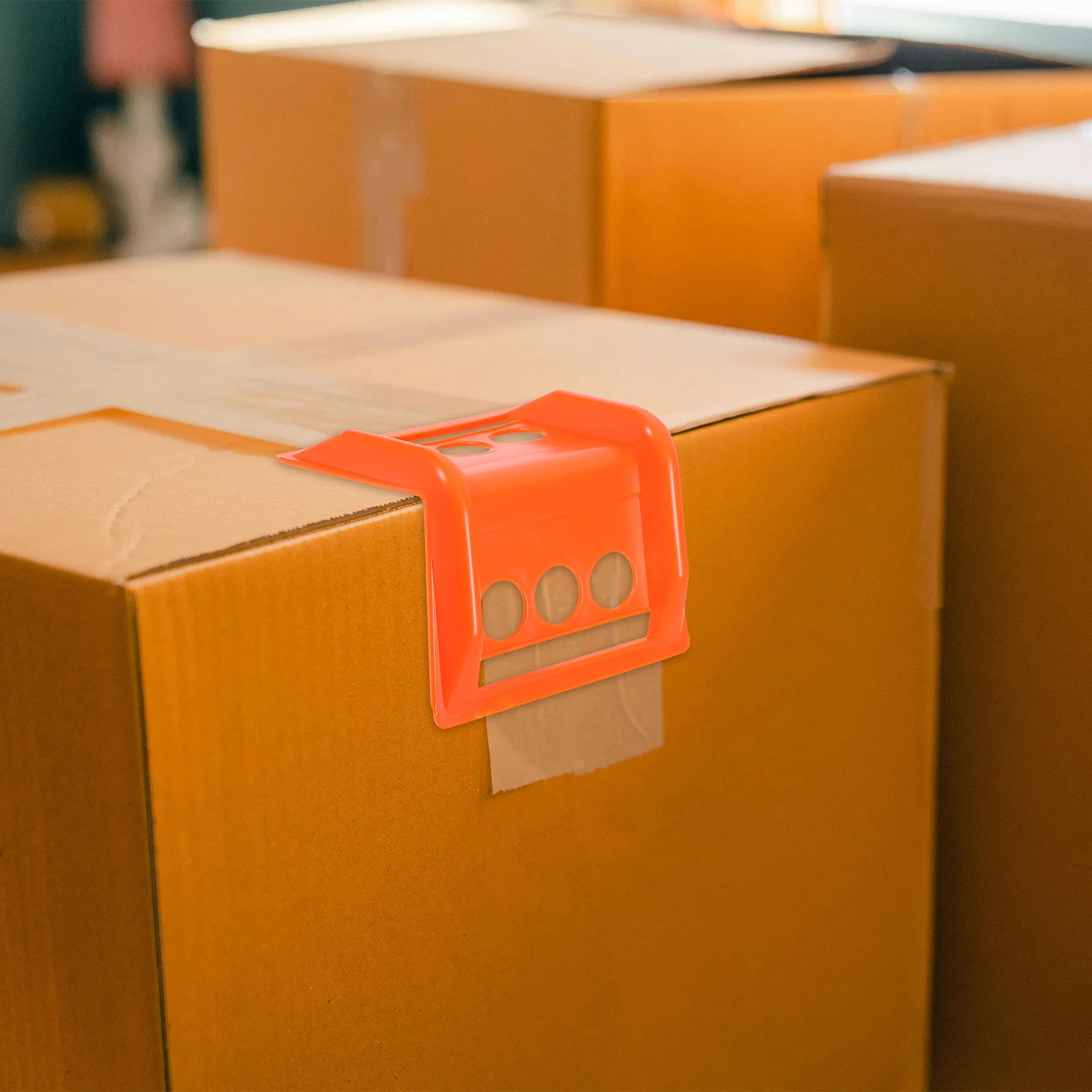 ตัวป้องกันมุมขอบสีส้ม 1 ชิ้น ทำจากพลาสติก สำหรับรถพ่วงพื้นเรียบ ใช้กับสายรัดแบบมีตัวล็อค สำหรับรถบรรทุก