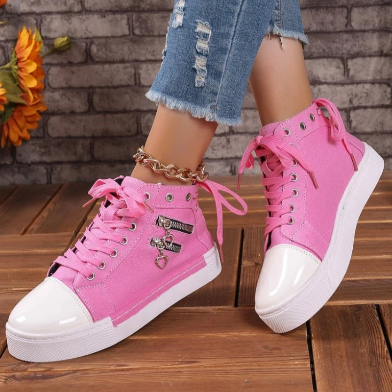 Scarpe vulcanizzate da donna 2025 Primavera e autunno Moda Casual Testa tonda Fondo piatto Rivetti stringati Scarpe da ginnastica decorative.