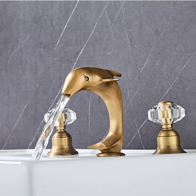 

Elegant Dragon Claw Design Chrome Black Brushed Faucet Set for ThreePiece Bathtub Basin with Hot and Cold Water