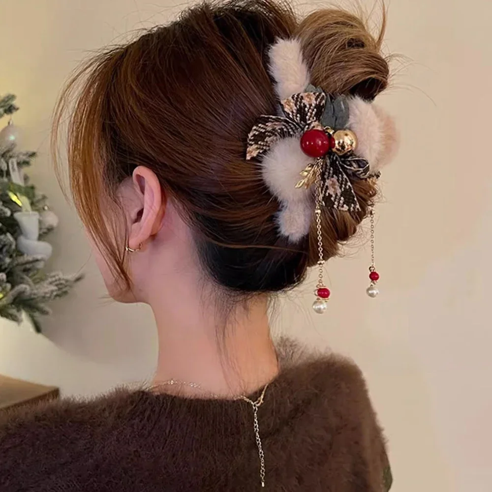 Christmas Plush Hair Clip for Women Elegant Winter Bow Hairpins Faux Fur Hair Claw Clips Girls Christmas Party Hair Accessories