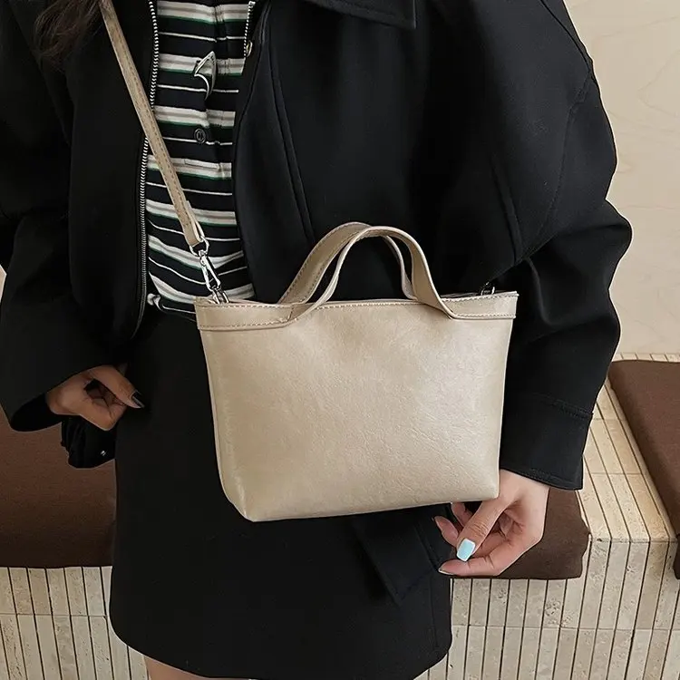 

Women's High-End Square Bag - Light Luxury Design, Stylish for Shoulder/Handheld/Crossbody Carry