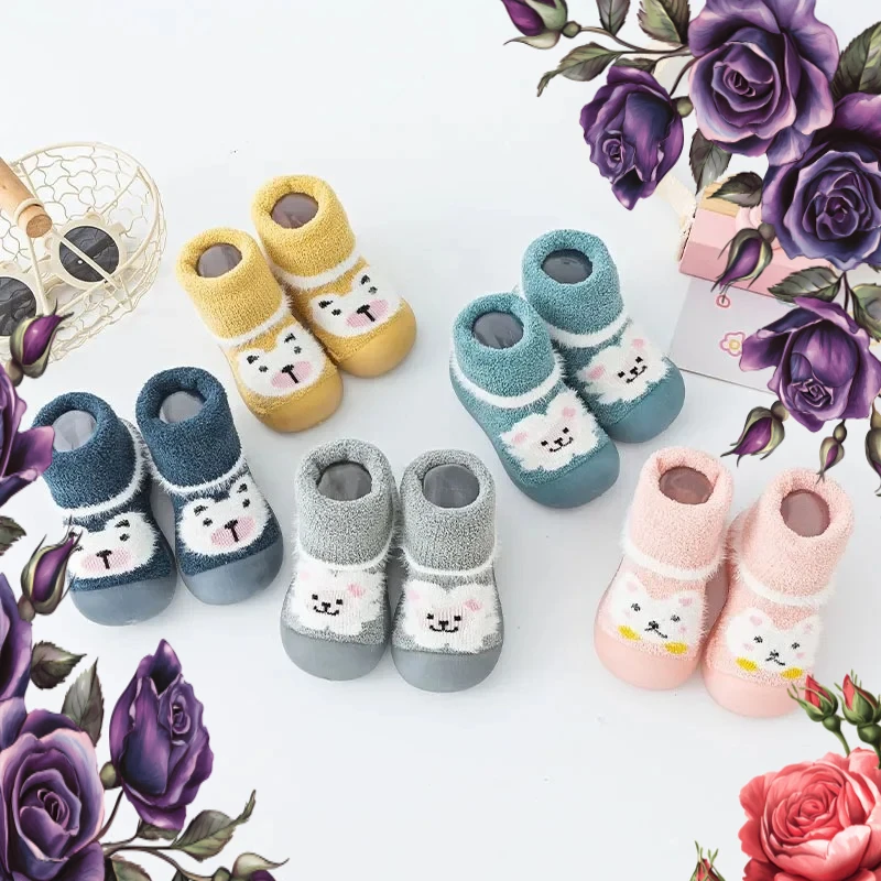 

Милая новая зимняя утолщенная теплая обувь для малышей, детская домашняя детская напольная обувь с мягкой подошвой, носки с героями мультфильмов, обувь