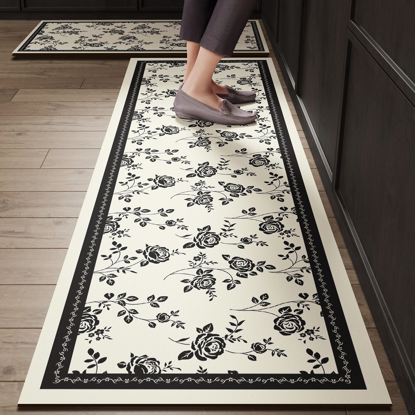 

Черные кухонные коврики Водонепроницаемые Нескользящие виниловые коверы Длинный размер Коврик Ретро Цветочное украшение дома ПВХ Кожаные коврики для ног viviח Oraencia