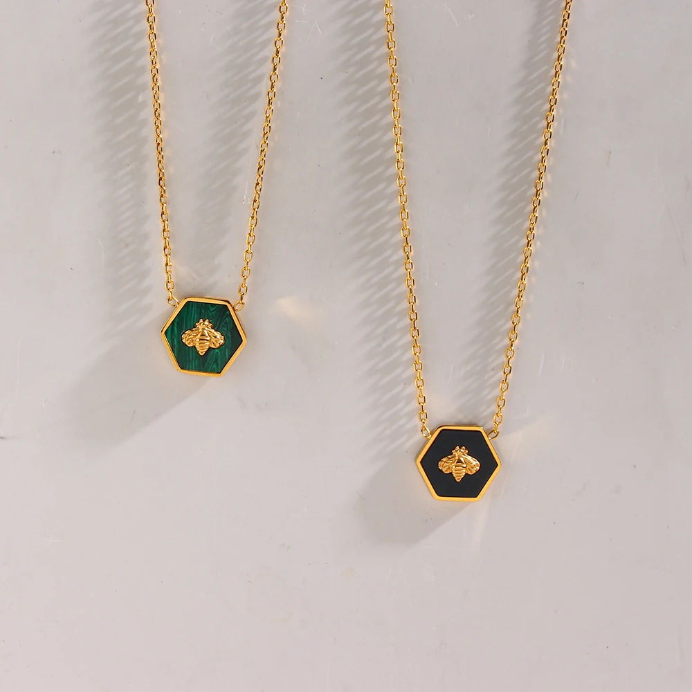 

2022 Vintage Hexagonal Honeycomb Bee 18K Gold Plated Pendant Necklaces for Women Stainless Steel O-Chain Clavicle Necklaces