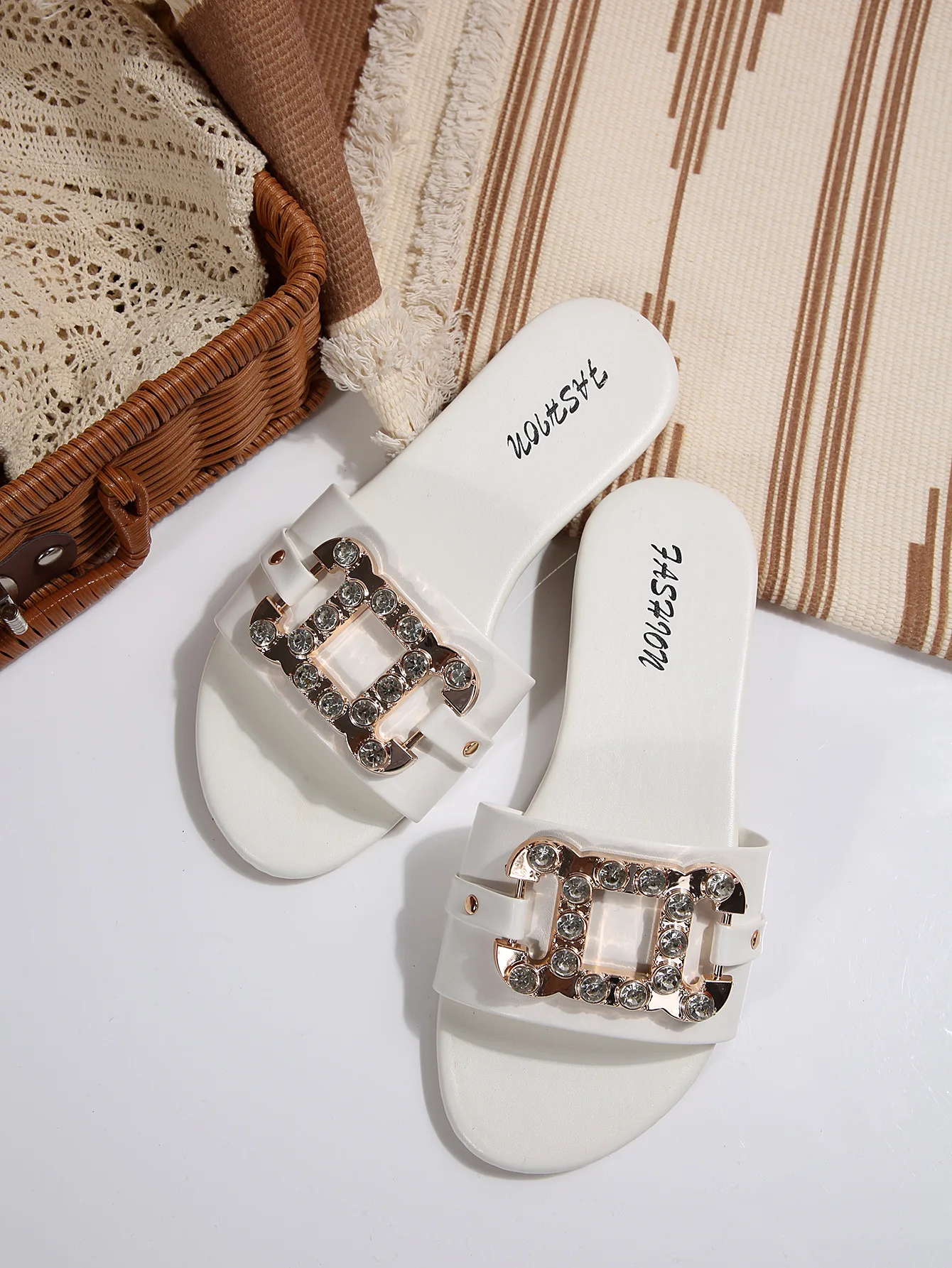 Modische Damen-Flachpantoffeln, Strass-Verzierte Einfarbige Offene Zehenpartie mit Metallschnalle für Tägliches Pendeln und Outdoor-Aktivitäten – Detail 8