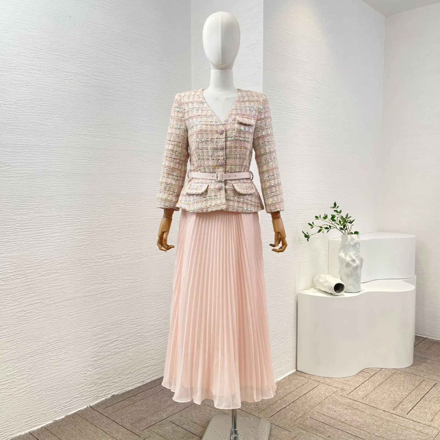 2024 Spring Pink Sequins V-Neck Jacket and Skirt Set