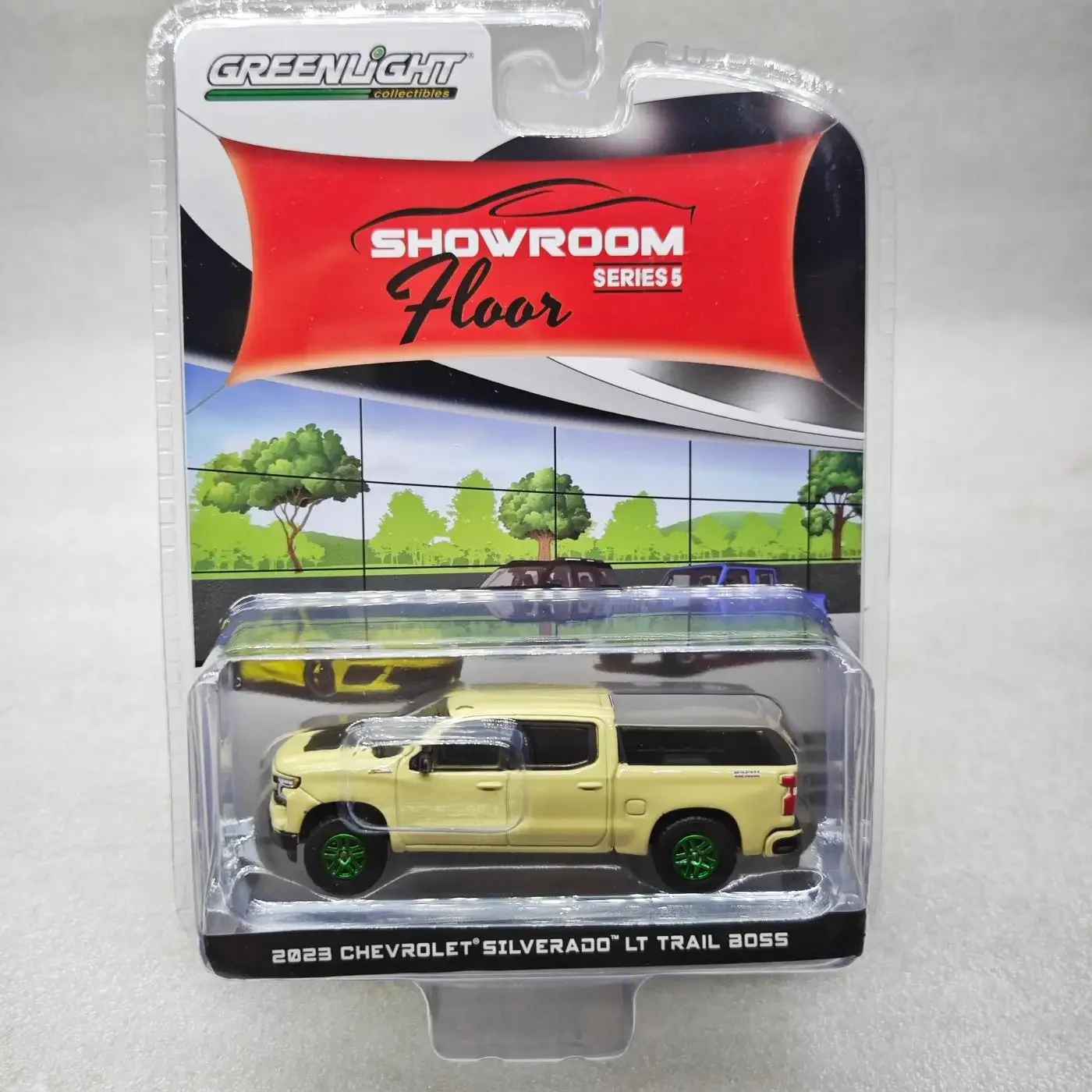 GreenLight 1:64 Exhibition Hall Floor 5-2023 Silverado LT Trail Boss Z71, Modelo de Auto de Aleación Fundida a Presión, Artículo Coleccionable