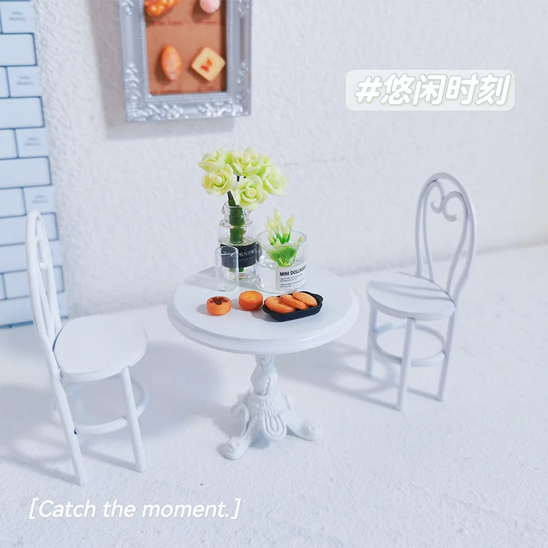 

1:12 миниатюрный повседневный обеденный стол и стул, мебель, аксессуары для кукольного дома, круглый стол из сплава, стул, реквизит для фотосъемки, декор