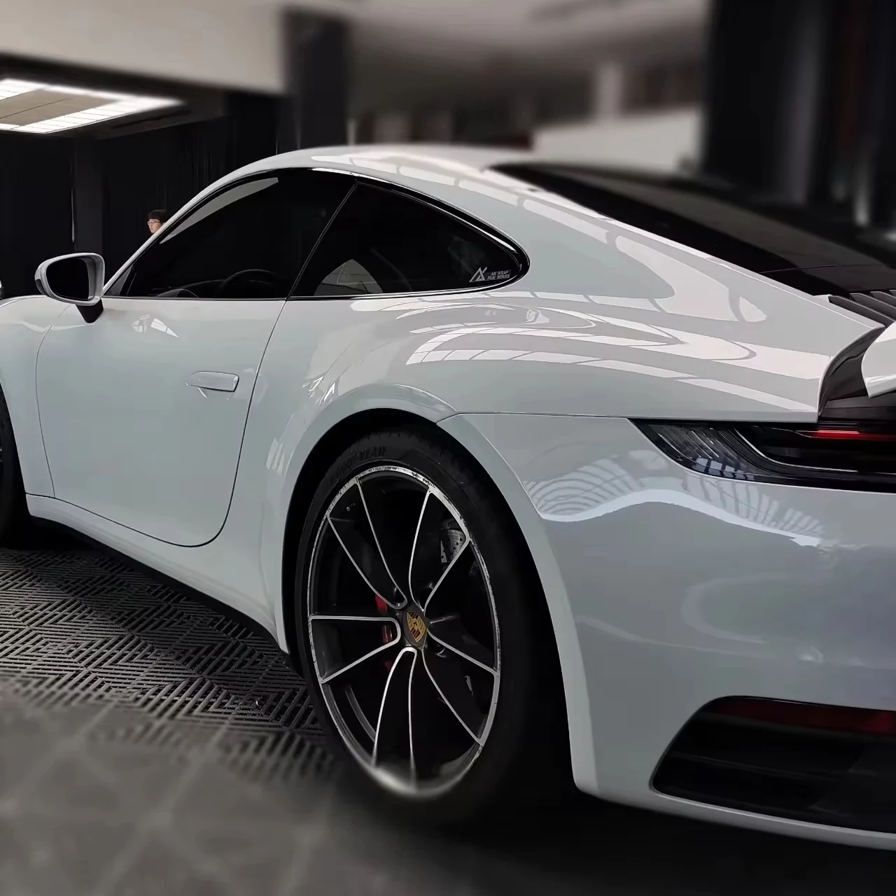 유로마스터 고급 저점착 접착제 PET 라이너 슈퍼 글로스 라이트 그레이 자동차 랩 비닐 풀 바디 컬러 체인지 필름