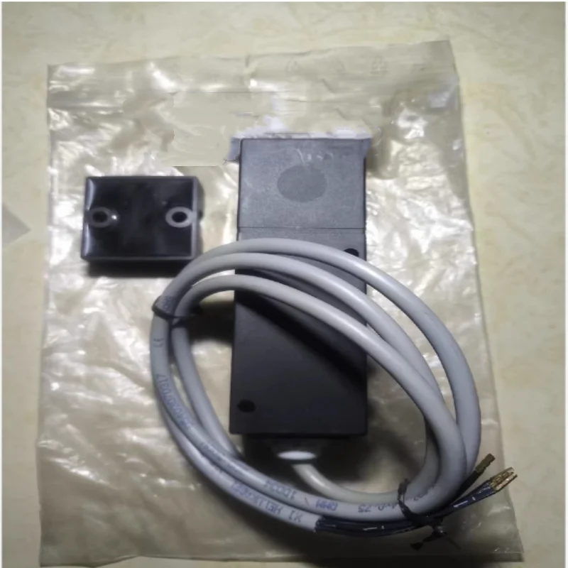 

New Original Magnetic Switch 114270 161V62AY 120272V 161V62AFA 120272-8 120272-5 165V62VL 12027103 30427102