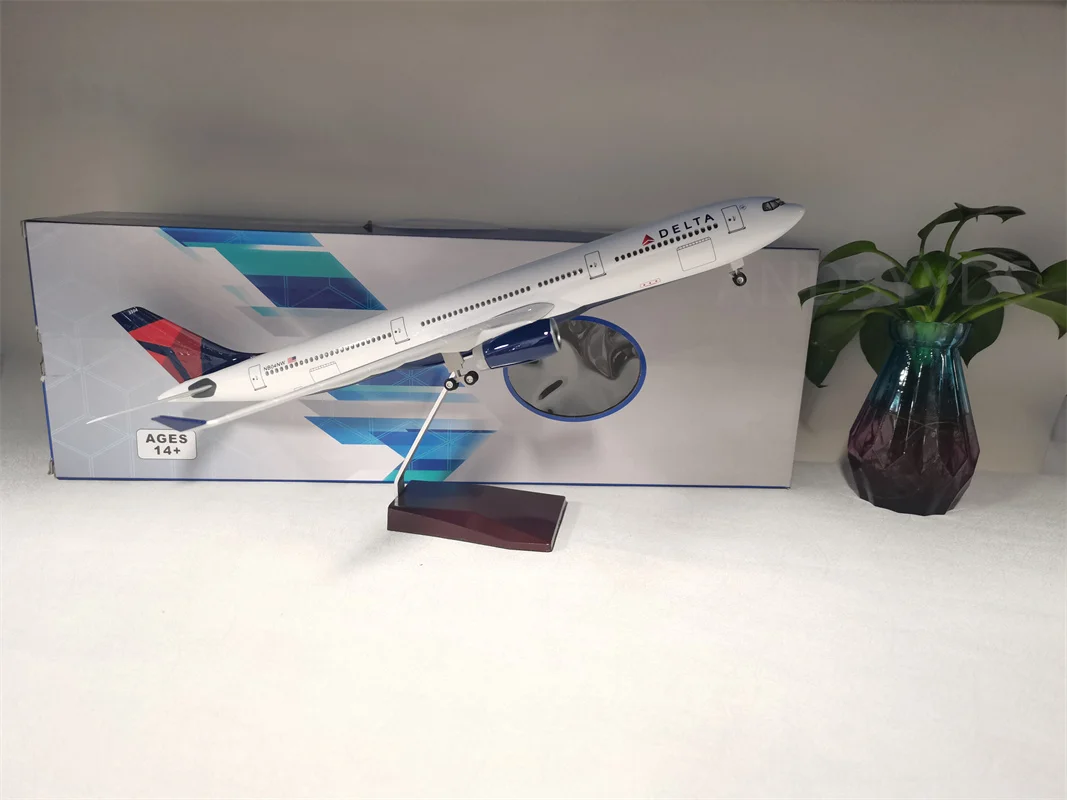 

Souvenir Plane 330 47CM Scale Large Model Airplane 330 Delta Air Lines Plane Model Diecast Plastic Resin Model Planes for