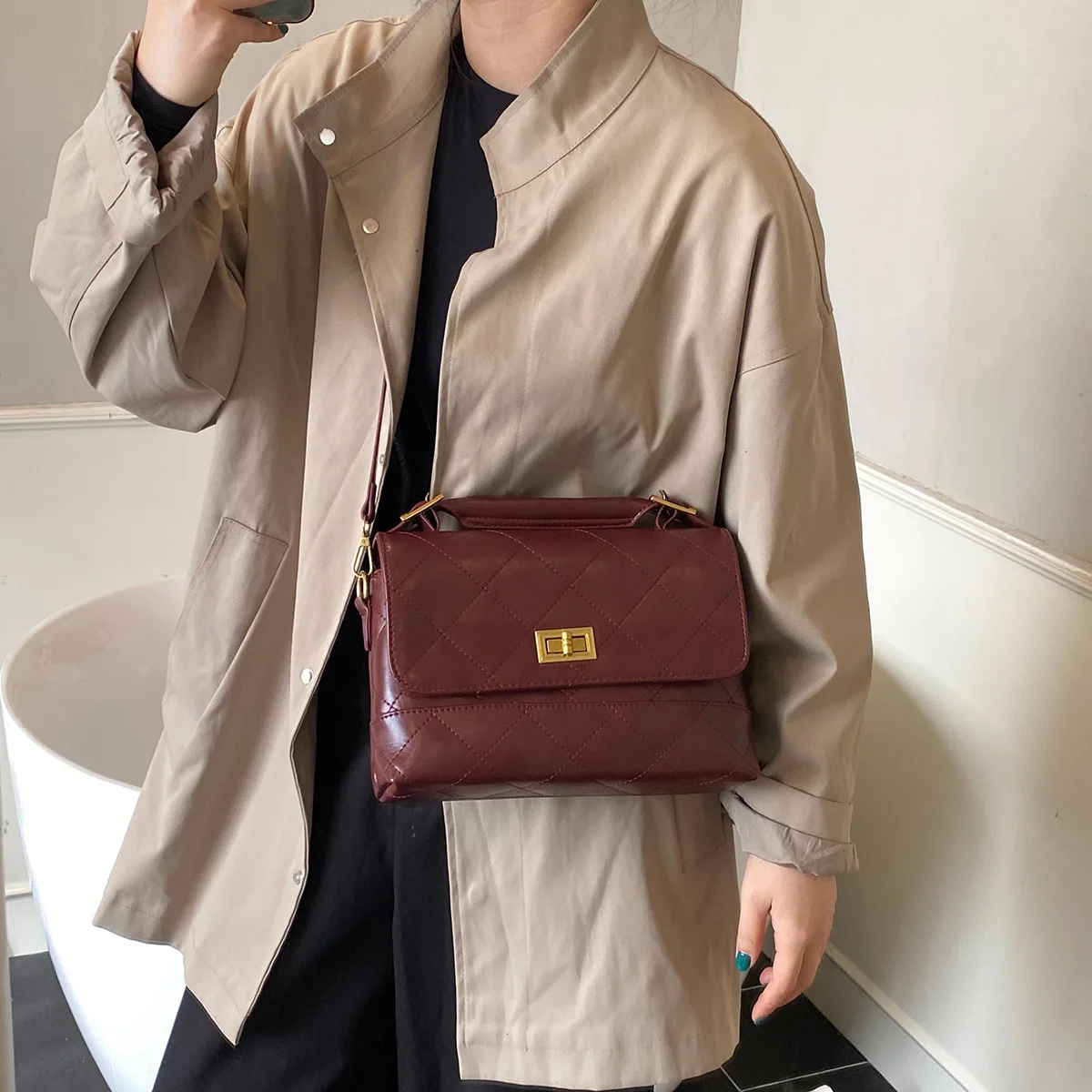 

Осенняя сумка подмышки с замком 202, женская сумка через плечо с цветной цепочкой, универсальная сумка через плечо, минималистичная сумка «день-ночь»