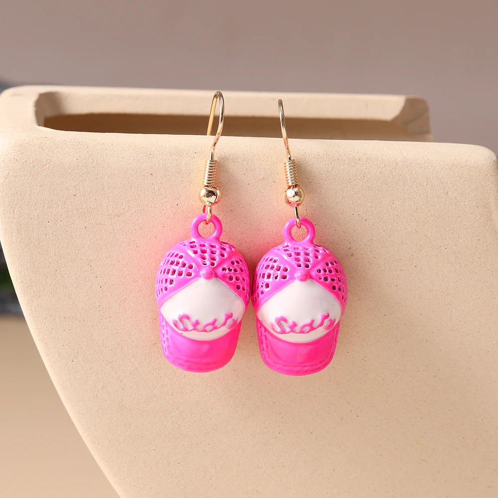 Aihua Kawaii Cartoon Hut Ohrringe Persönlichkeit Baseballkappe Strandpantoffel Hängeohrringe für Frauen Männer Urlaubsschmuck Geschenke – Detail 11