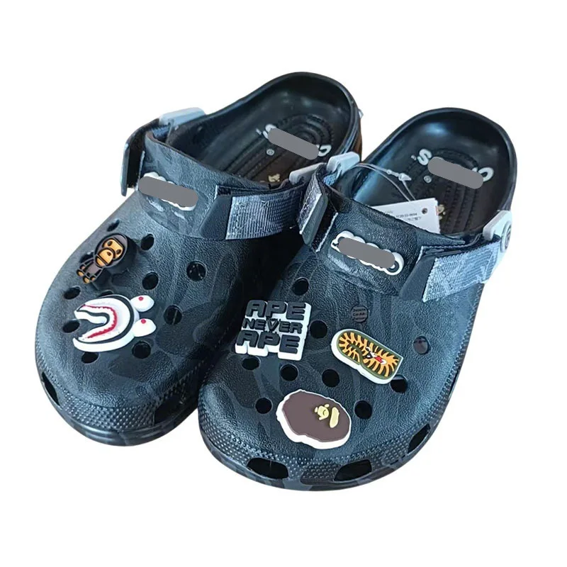 A pair of camouflage-style couple's sandals, suitable for outdoor anti-slip beach sandals