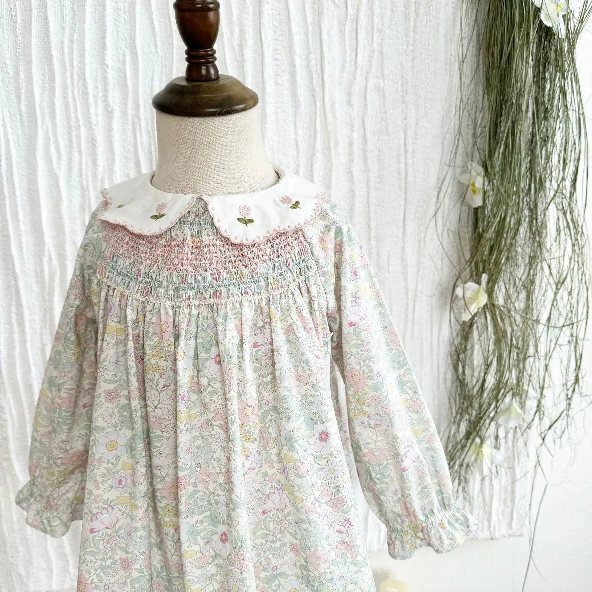 

Новое детское платье 2026 года: корейское, с цветочным принтом, для девочек, с длинным рукавом, с воротником «кукла», для детей 2-8 лет