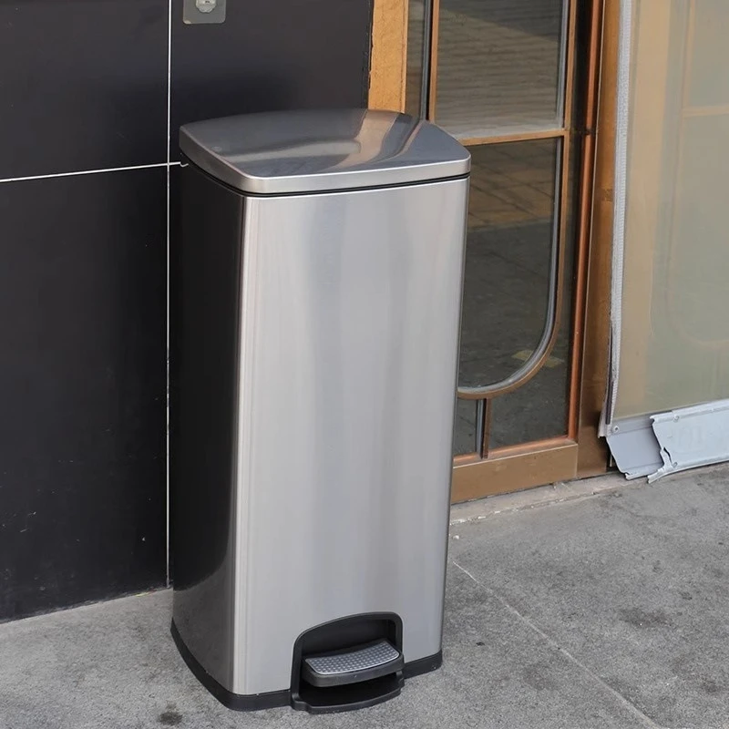 

Kitchen, bathroom trash can special with cover foot step