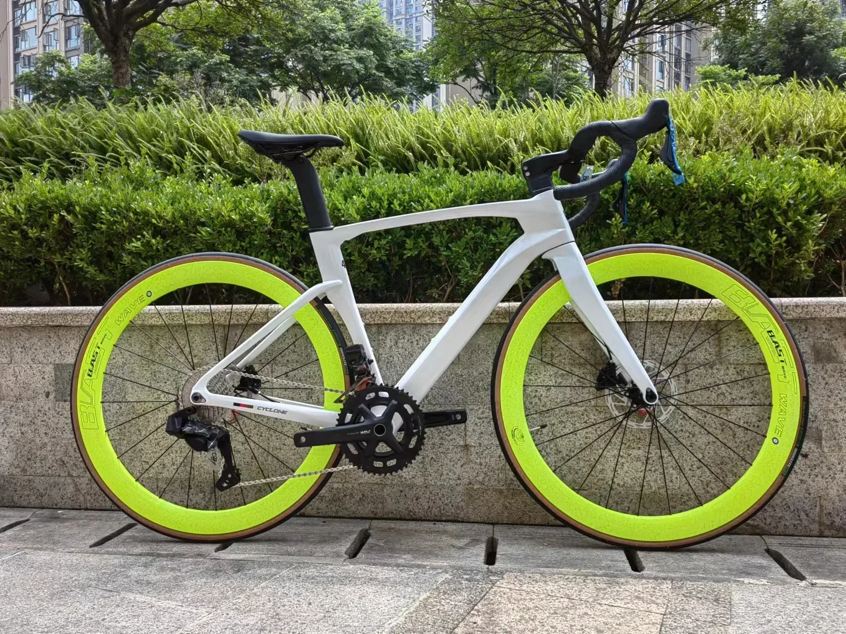 

Electronic Transmission Windbreaking Racing Carbon Road Bike Hydraulic disc brakes EDS TX-13/24/28S Wireless