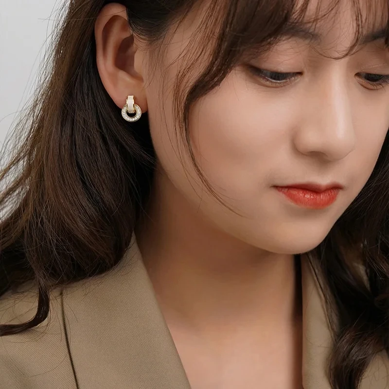 Korean White Drip Oil Circular Stud Earrings for Women Exquisite Sparkling Crystal Geometric Round Earrings Party Jewelry Gifts
