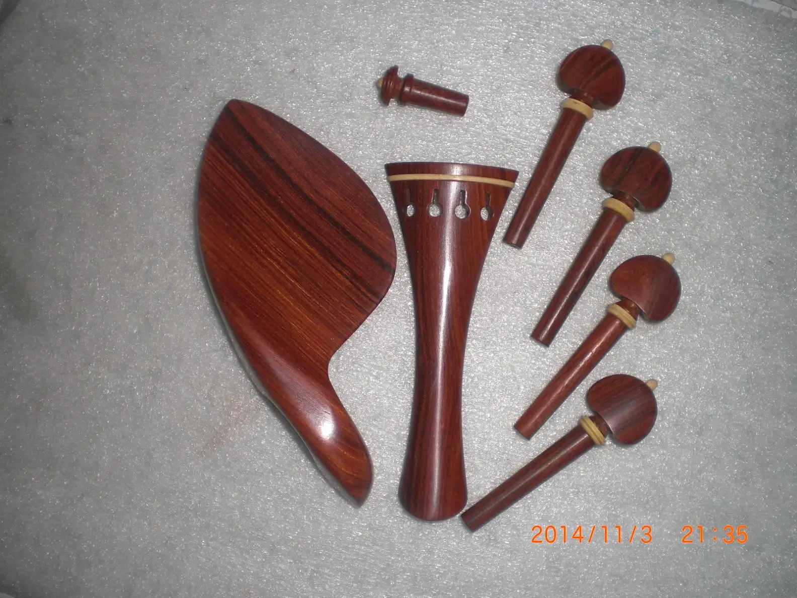 1 Set Quality Rose Wood Violin Fitting with Chin Rest and Tail Piece Violin Pegs 4/4