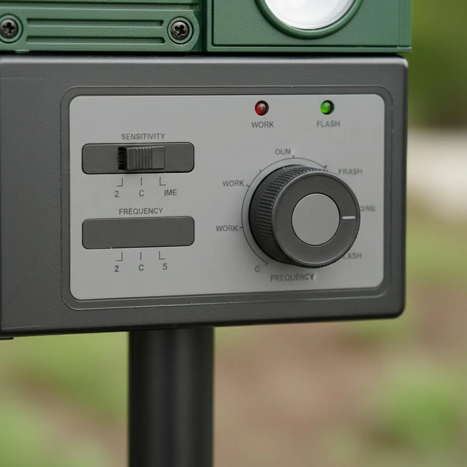 

Solar Creature Double Charging with Flashing Glare Raptor Shaped Creature Scarer Humane Outdoor Electronics for Farm