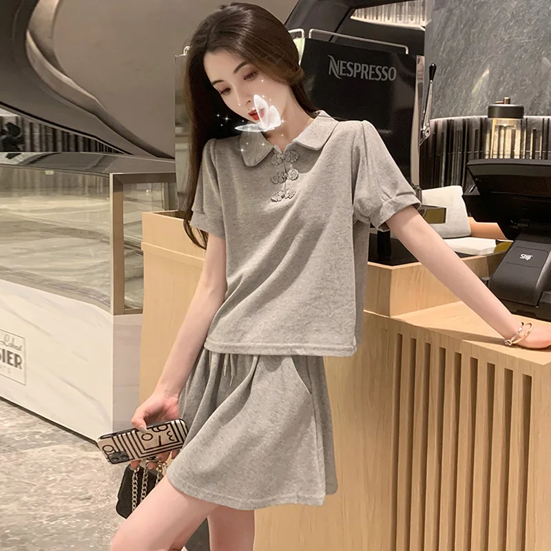 Conjunto de dos piezas de pantalones cortos de manga corta para mujer, traje deportivo informal de calle explosiva para celebridades de Internet, moda pequeña, 2025