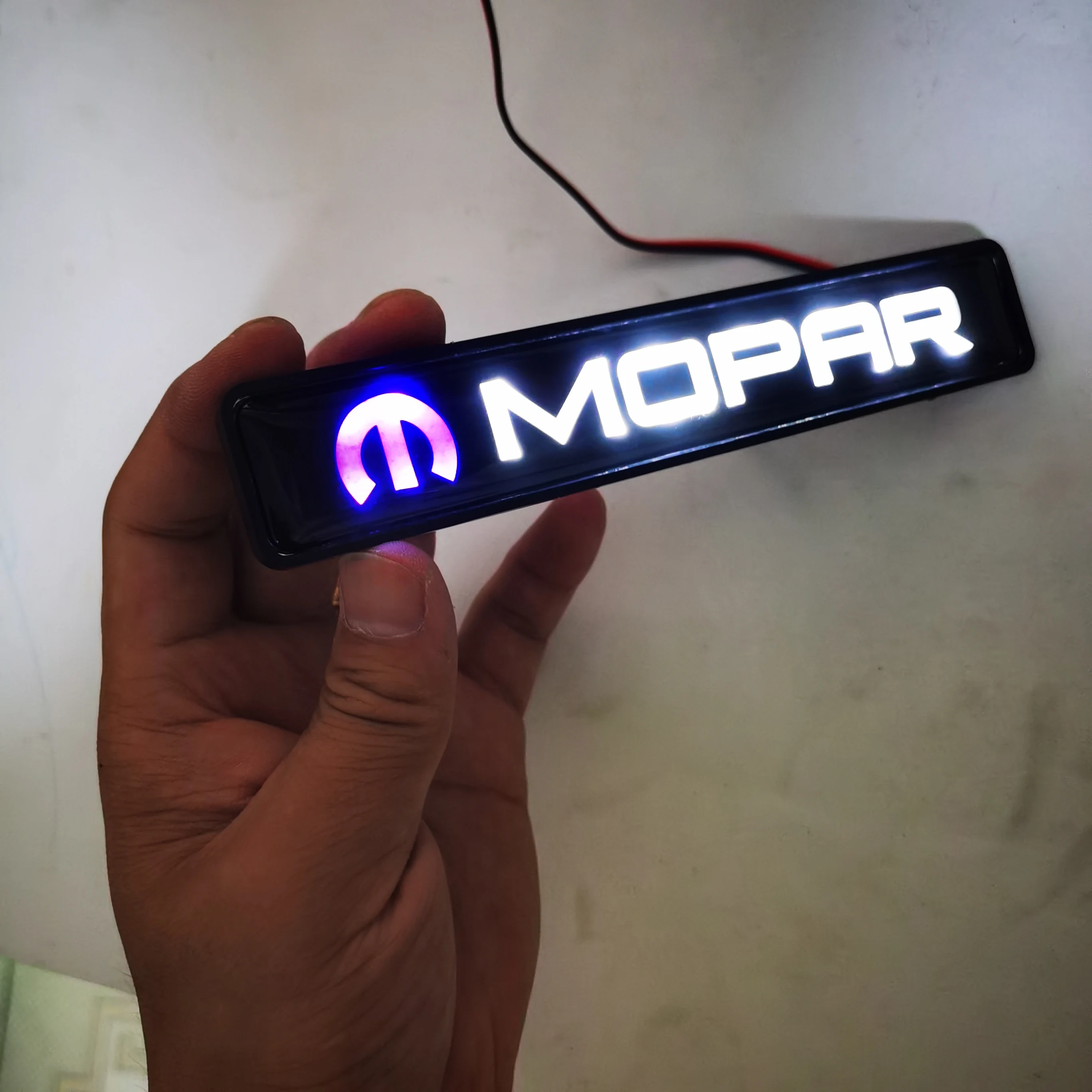 

1 шт. MOPAR Badge Light Ambient Lamp Белый MOPAR Grill Light для Dodge Chrysler Car Styling LED Chrysler Grille Light Net Lamp