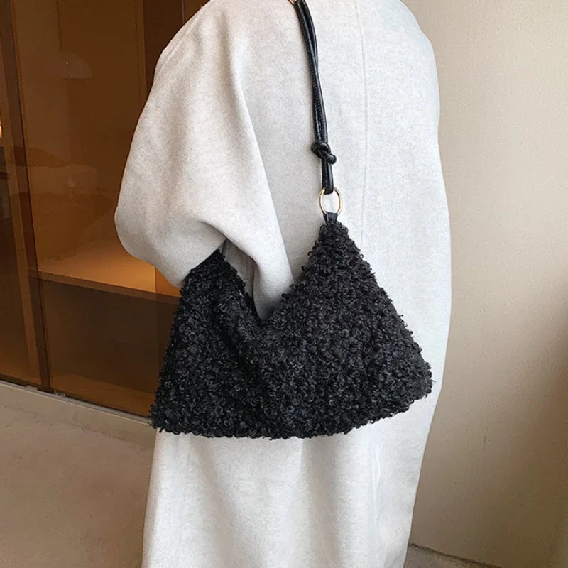 2023 New Plush Fabric Women's Shoulder Crossbody Bag Small Fashion Lambs Wool Fluffy Fur Winter Female Bag Designer Handbags