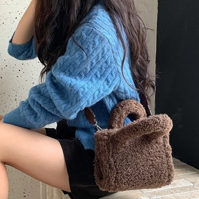 Ladies Plush Crossbody Bag Small Clutch Purse Plush Crossbody Purse Handbag Shoulder Bag for Women Autumn and Winter