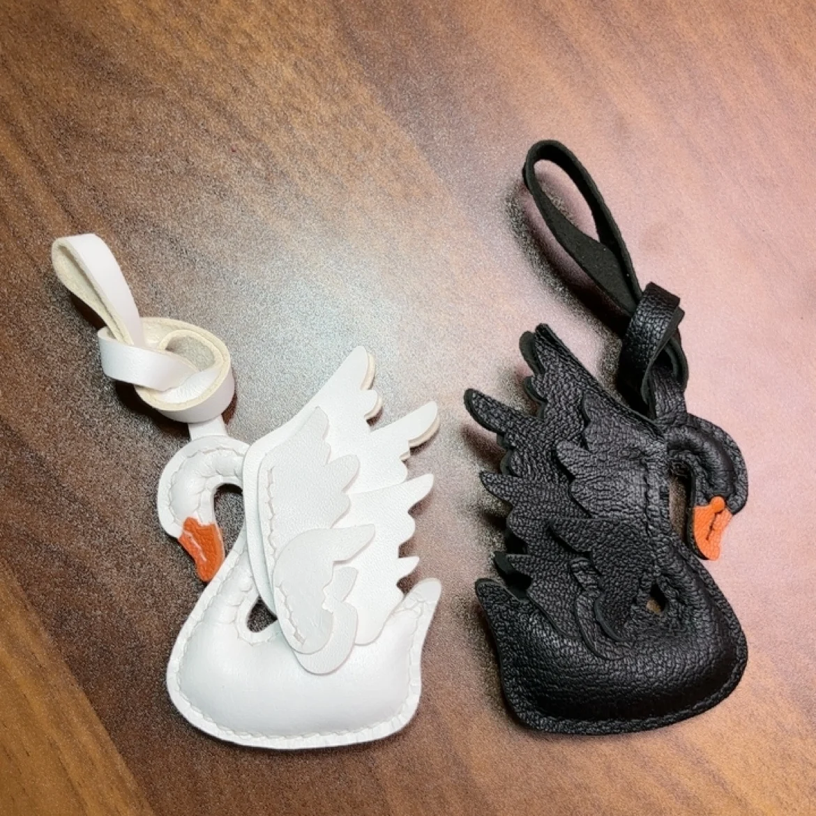 ใหม่ Handmade COW หนังน่ารัก Swan กระเป๋า Key CHAIN กระเป๋าจี้กุญแจรถสุภาพสตรีกระเป๋าอุปกรณ์เสริม DIY อุปกรณ์เสริมคู่ของขวัญ