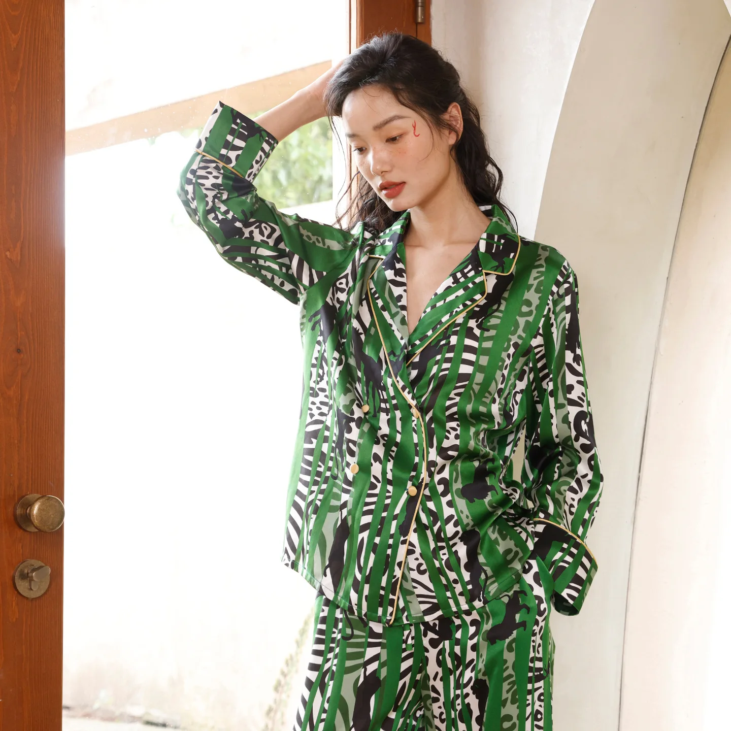 19MM 100% Mulberry Silk Pajama Set Women Green Jungle Print Lapel Long Sleeve Shirt Pants Luxury Loungewear Breathable Nightwear