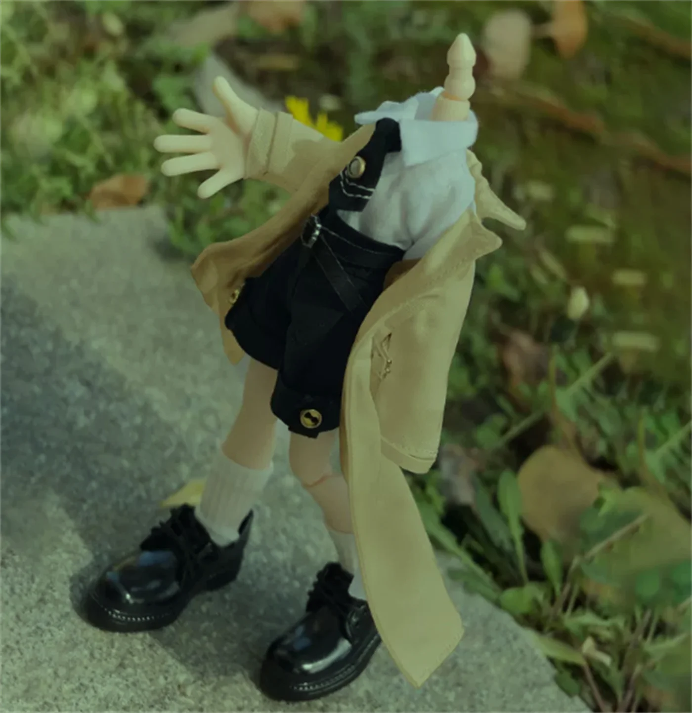 سترة واقية من الرياح للسيدات بمقياس 1/12 معطف طويل ملابس بيضاء سوداء مناسبة لجسم أنيمي مقاس 6 بوصات ألعاب جسم شخصيات الحركة