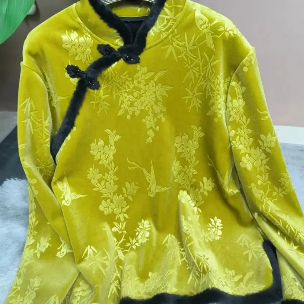 

Vintage Floral Tang Suit Jacket for Women Canary Velvet Thicken Coat Fleece Warm Clothes for Mother Cheongsam Autumn Winter 2026