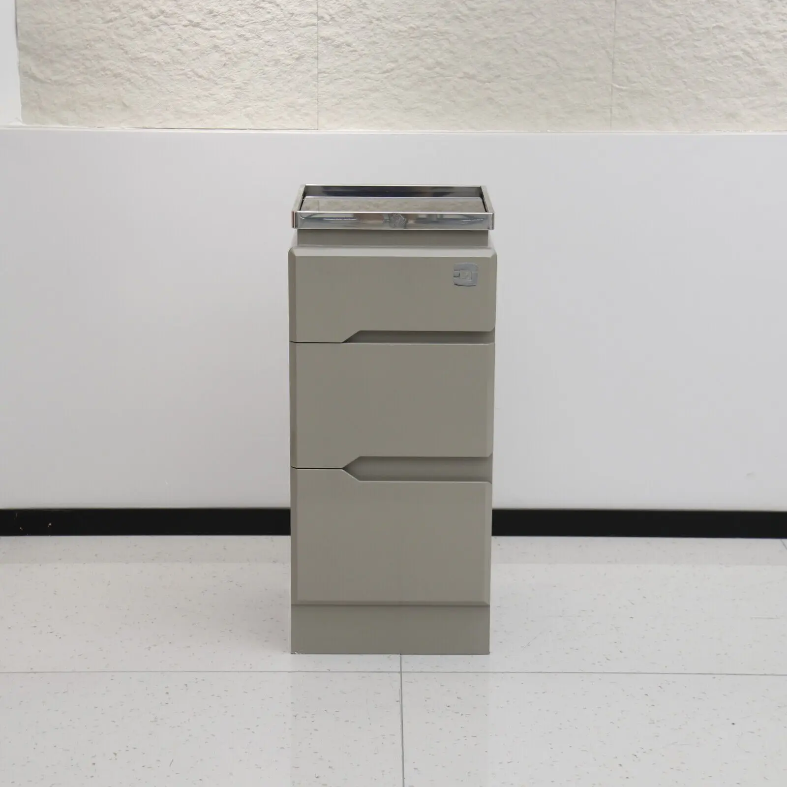 Barbershop Tool Cabinet Hair Salon Special Fashion Shop Solid Wood Paint Locker Multi-functional Beauty Salon Cabinet