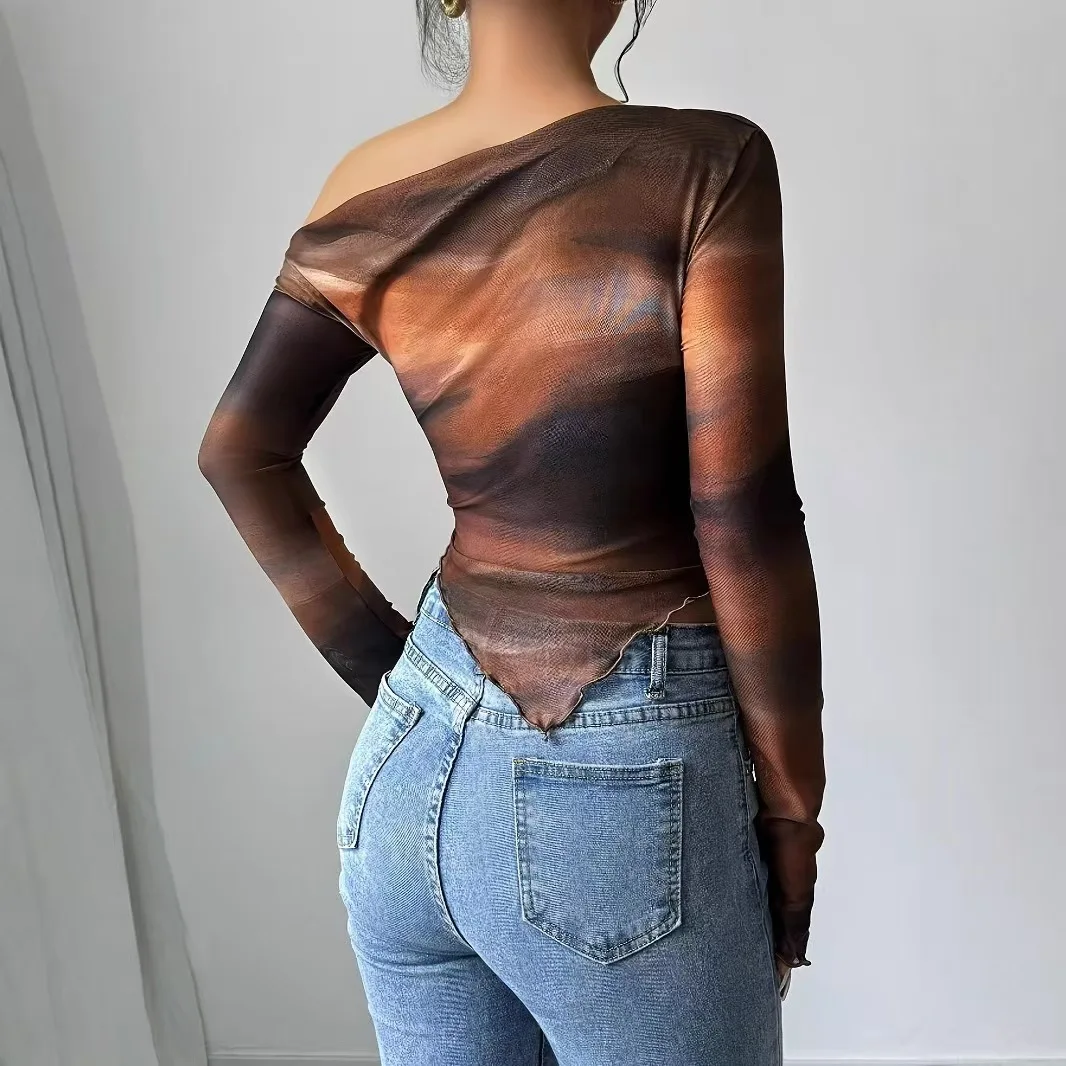 مجموعة بلوزة نسائية جديدة ذات ياقة غير متماثلة وأكمام طويلة مطبوعة على الموضة - تصميم عصري لعام 2024، خيار نمط فضفاض/مجهز