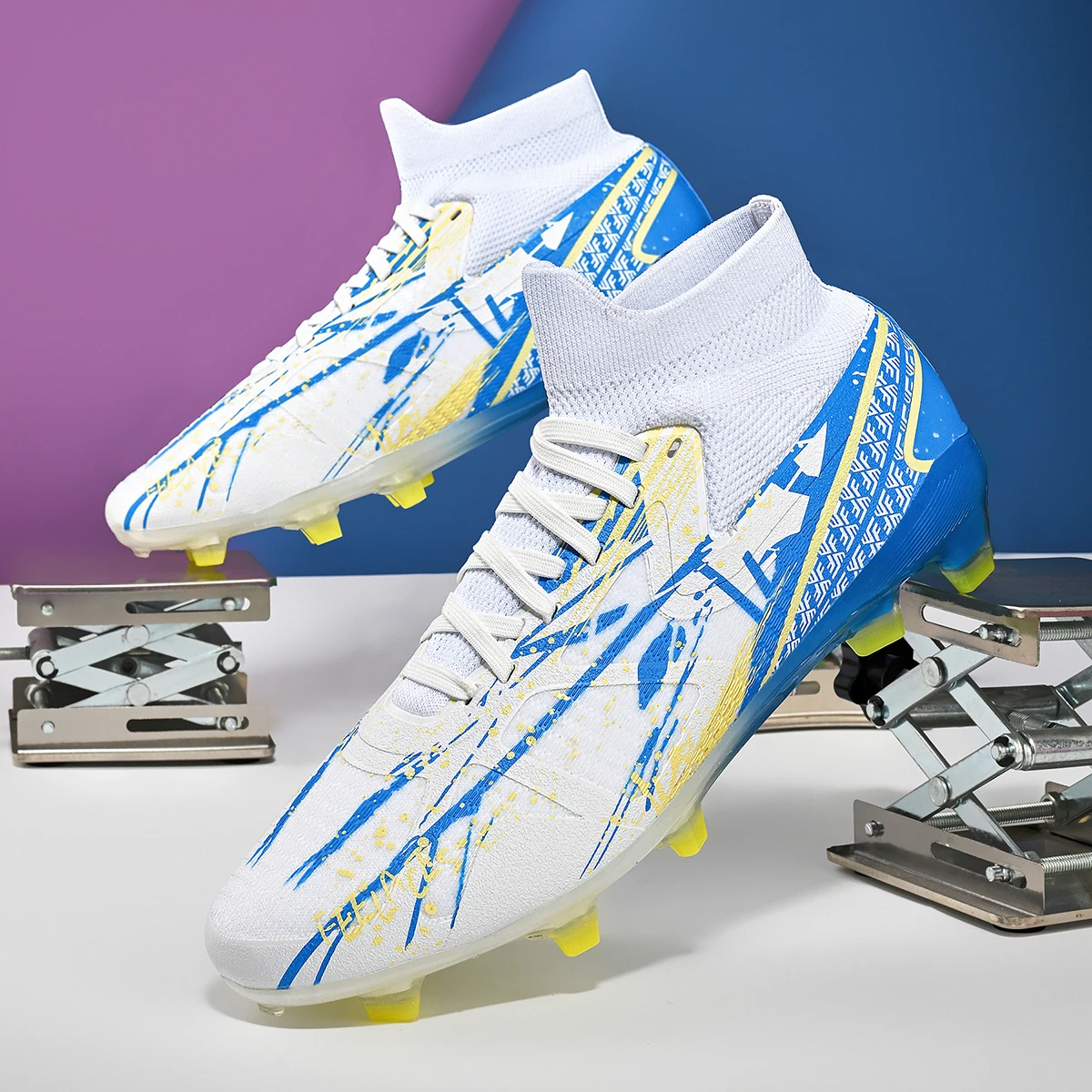 

New Men Football Boots Match Comfortable Professional Non-Slip TF/FG Soccer Shoes Boys Ankle Sneakers Sports Shoes Unisex