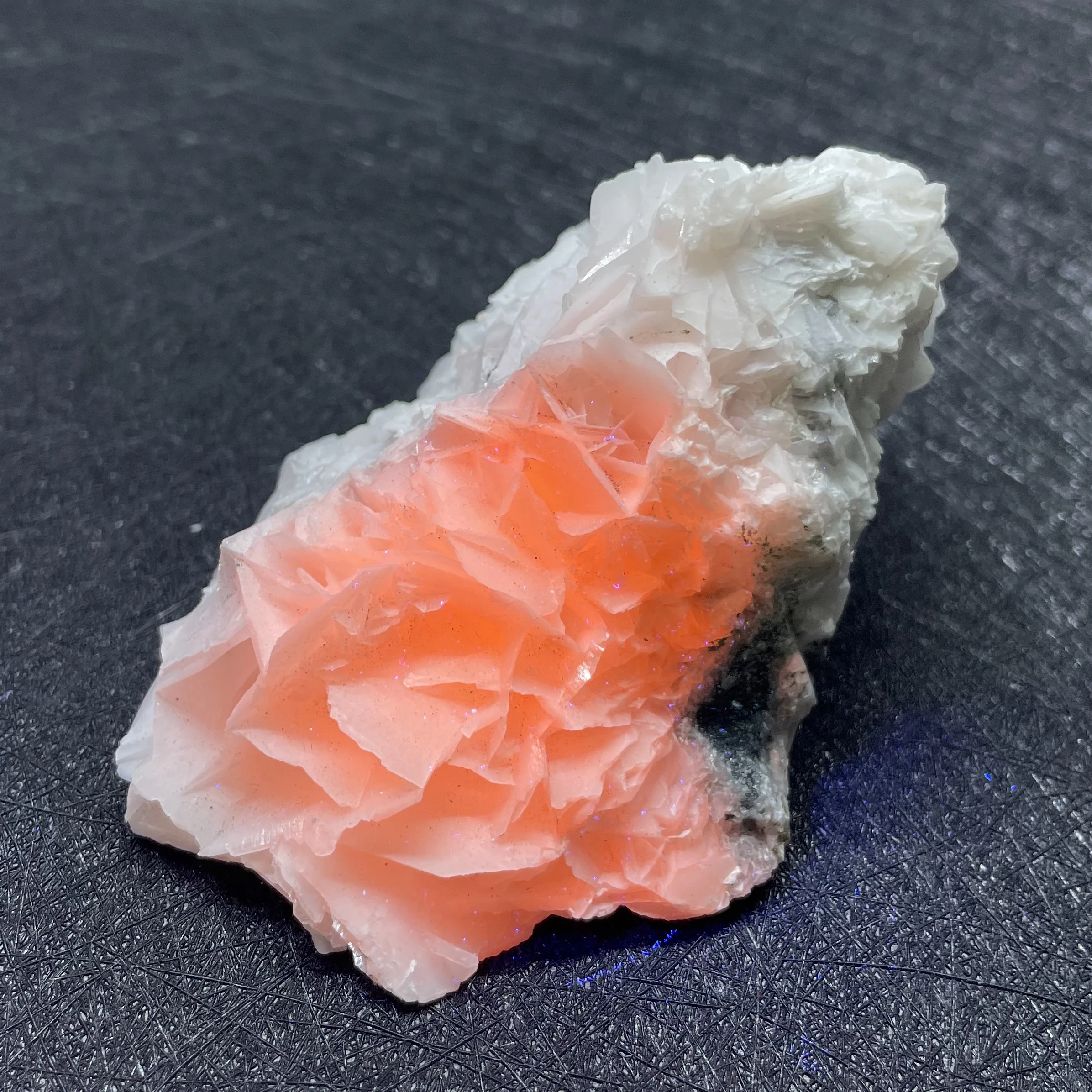 Natural Stone Rose Calcite Crystal Cluster Fluorescence Effect Mineral Raw Quartz Rock Specimen Decoration Rough Healing