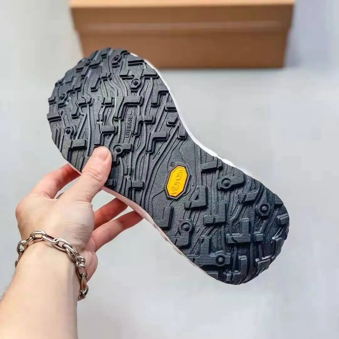 أحذية المشي الكلاسيكية الأكثر مبيعًا للرجال والنساء لعام 2025، العلامة التجارية: أحذية مشي رجالية متينة، تصميم ممتاز مقاوم للانزلاق