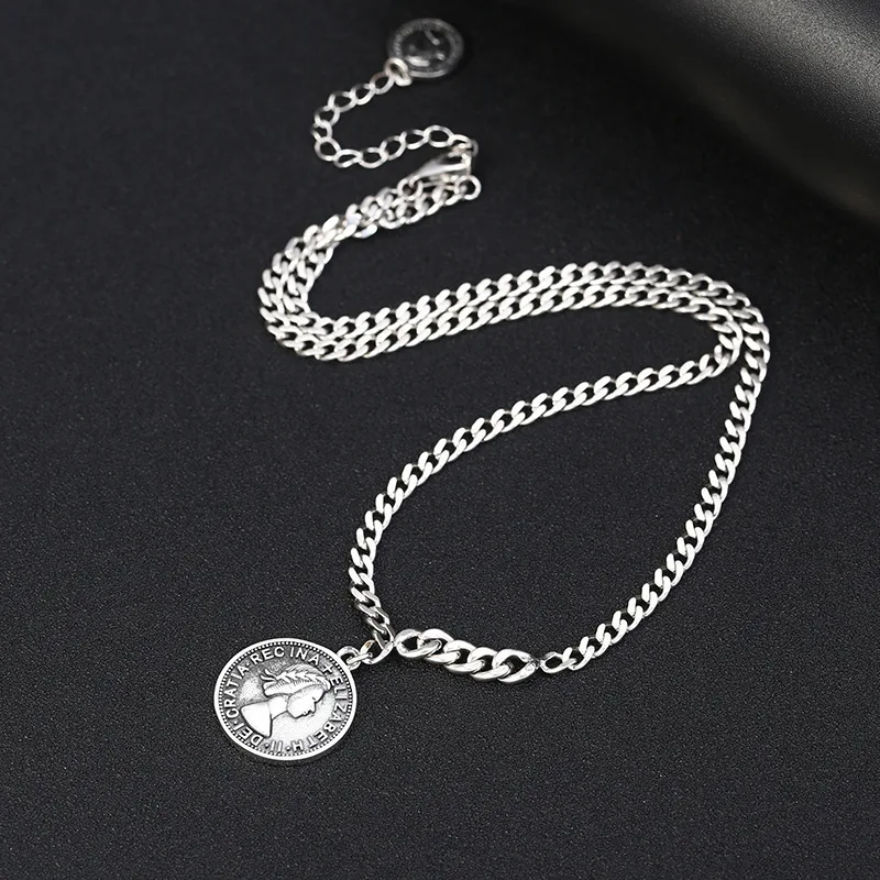 

S925 sterling silver stitching clavicle chain Women's Thai silver niche Elizabeth letter small round necklace