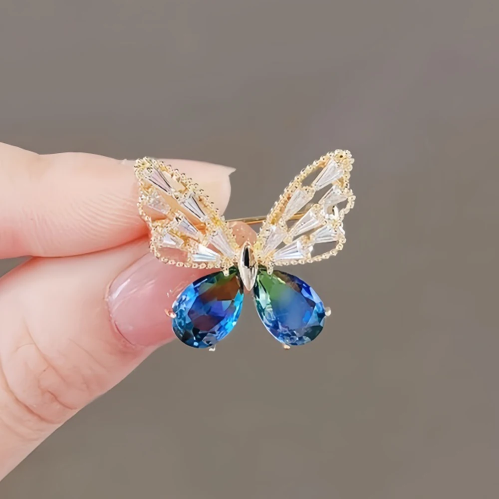 2024 New Butterfly Brooches For Women Blue Crystal Lapel Pins Romantic Party Wedding Clothing Accessories Jewelry