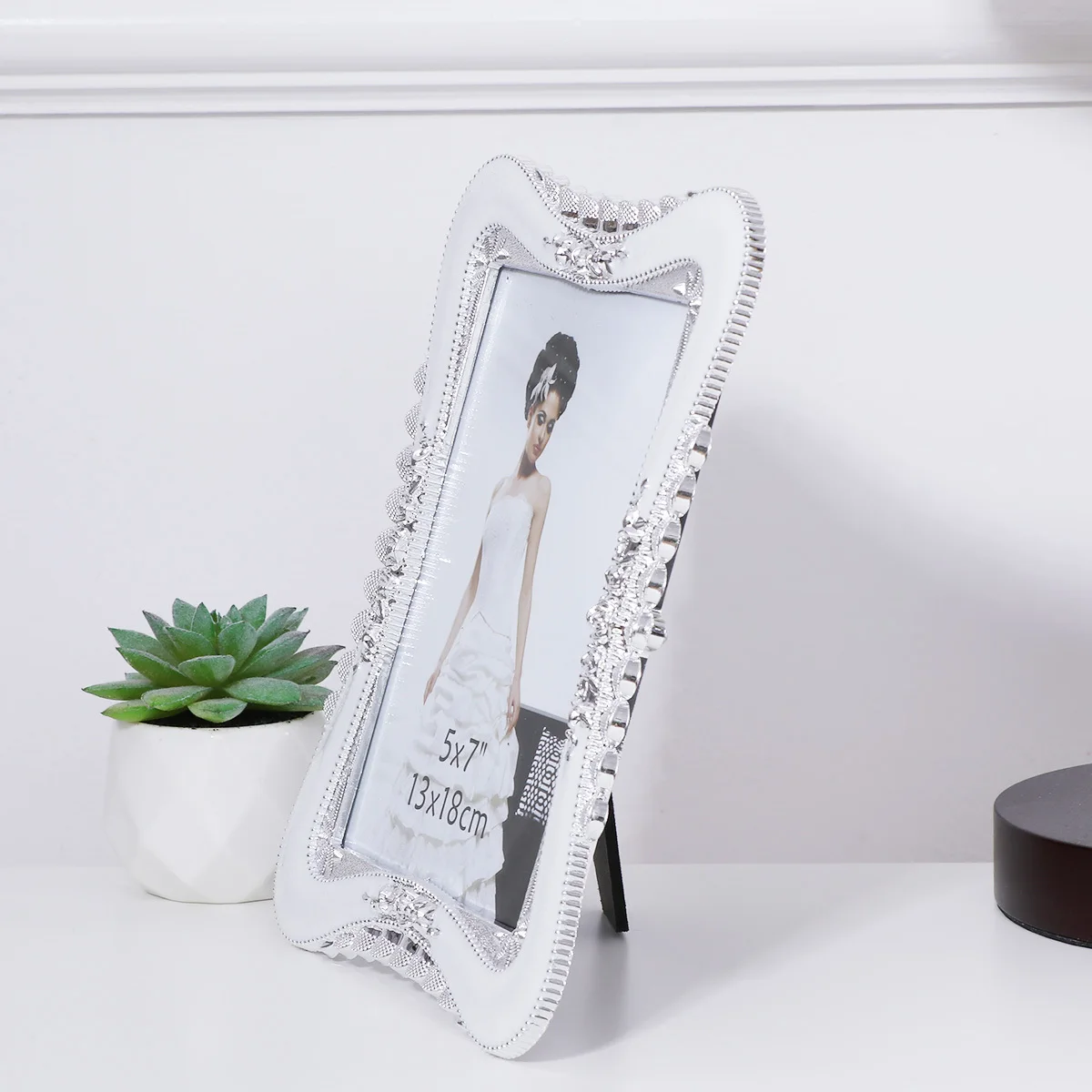 

7 Inches White Photo Frame Stylish Romantic Design for Family New Couple Home Wall Art Bedroom Living Room Decoration