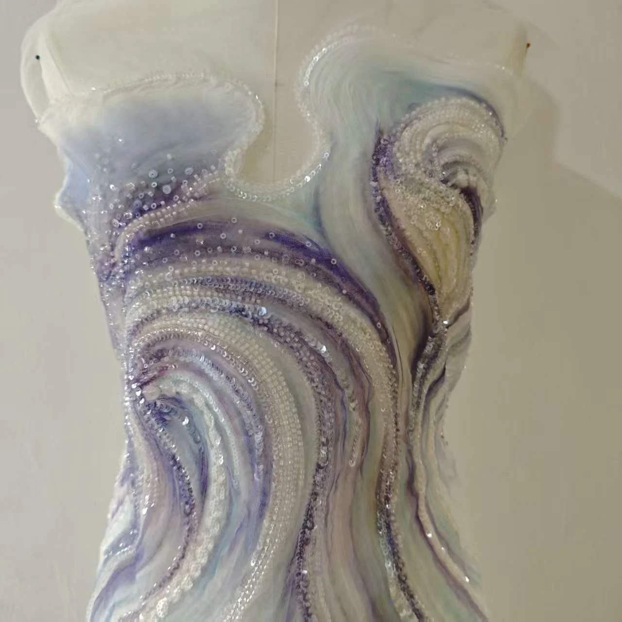 128 cm x 45 cm handbestickte Stickerei-Applikation, Ozeanwelle, blau-lila Design für DIY Couture-Schneiderei und Kleiderdekoration