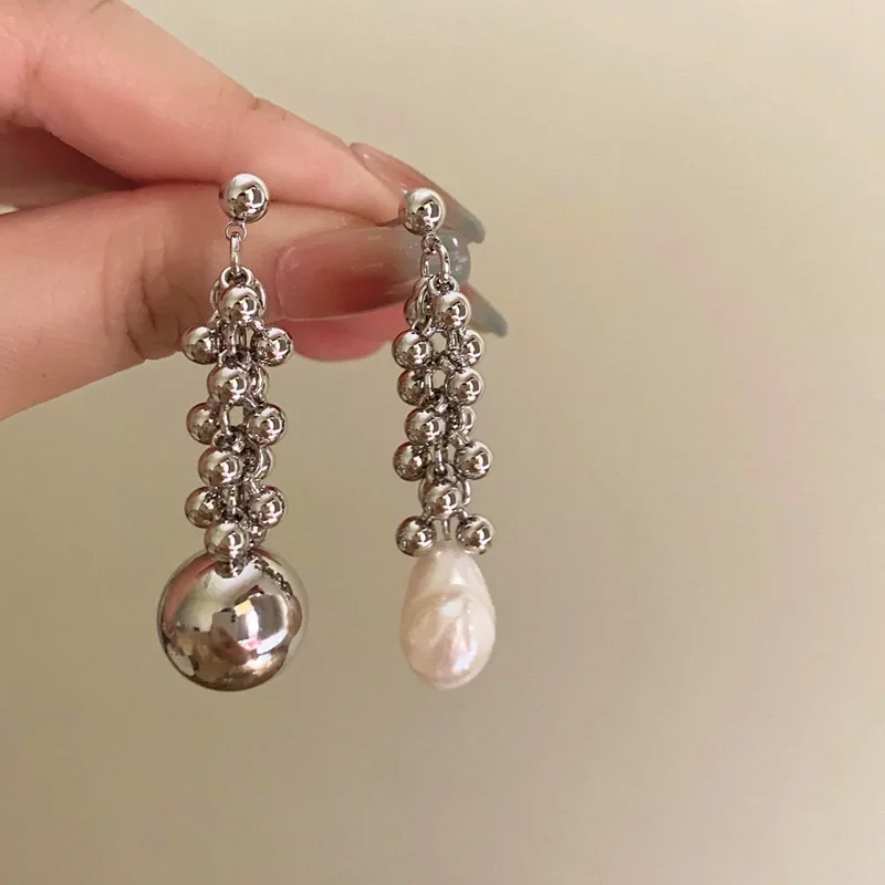 

Vintage Baroque Natural Pearl Asymmetrical Cold Earrings Light Luxury Niche Female Jewelry Gifts