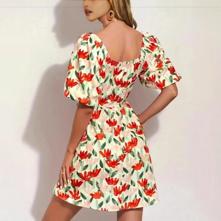 Sukienka z krótkim rękawem typu lampion z nowym kwiatowym wzorem na rok 2025